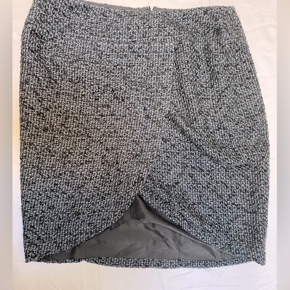 Vintage CHANEL gray & black tweed skirt w/ scalloped front or side slit. Lined.